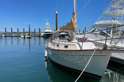 Island Packet 31