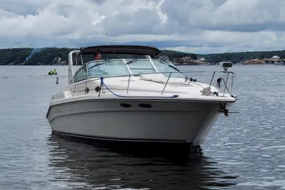 Sea Ray 330 Express Cruiser