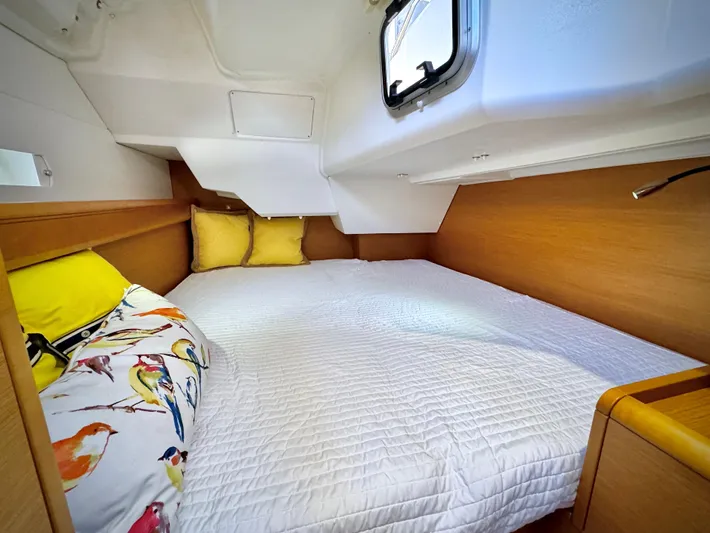 Glide Away Yacht Photos Pics Cozy cabin interior of 2015 Jeanneau Sun Odyssey 379 sailboat with colorful bedding.