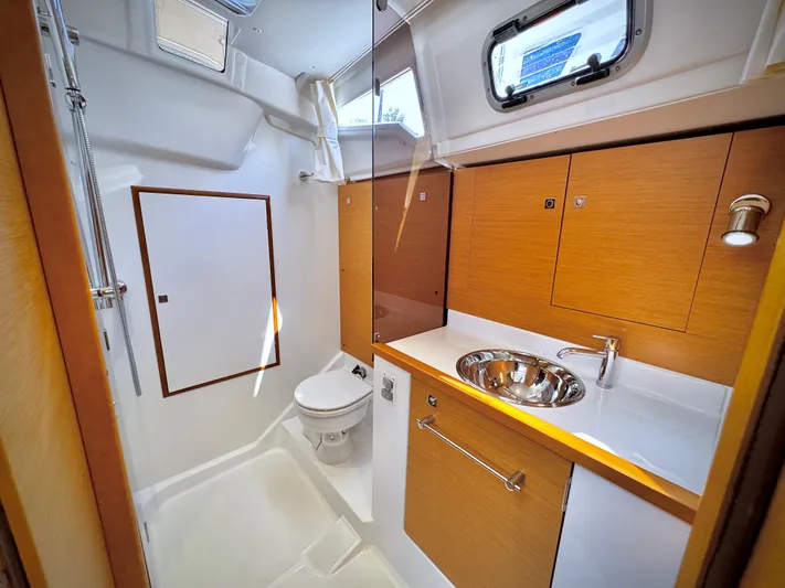 Glide Away Yacht Photos Pics 