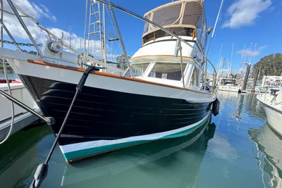 Island Gypsy Flybridge Sedan
