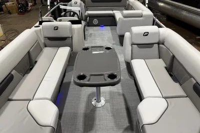 Princecraft Vectra 23 RL Swingback Tritoon & Mercury 4-Stroke EFI