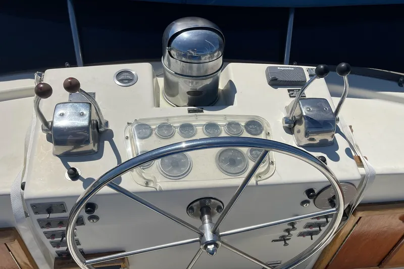 Freedom Yacht Photos Pics Helm of 1976 Hatteras 48 Long Range Cruiser with steering wheel and controls.