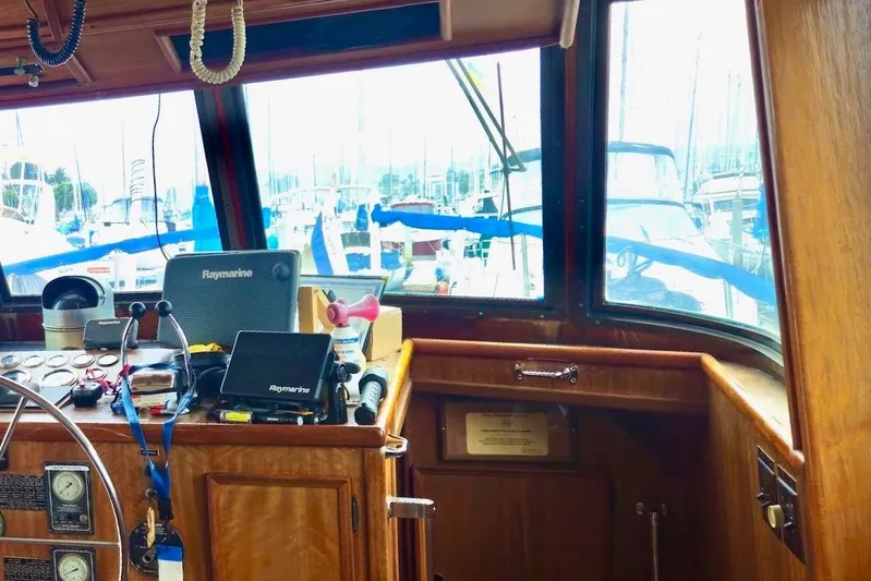 Freedom Yacht Photos Pics Interior view of 1976 Hatteras 48 Long Range Cruiser helm with navigation equipment.