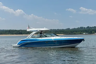Formula 330 Crossover Bowrider