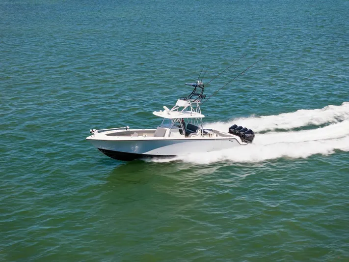  Yacht Photos Pics 2021 SeaVee 390Z boat speeding on open water.