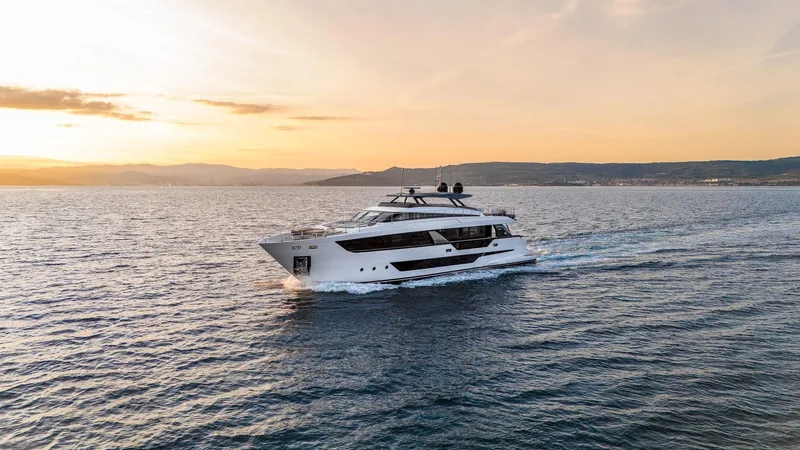  Yacht Photos Pics Isotta 1