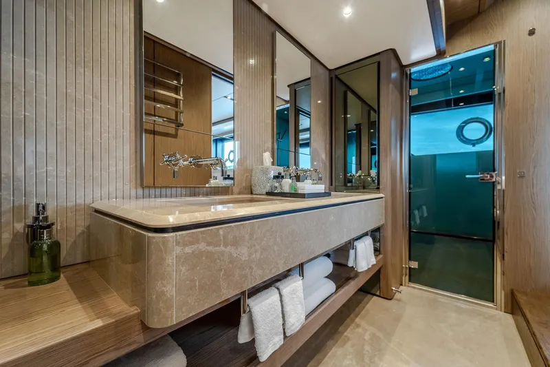  Yacht Photos Pics Isotta_LowRes40