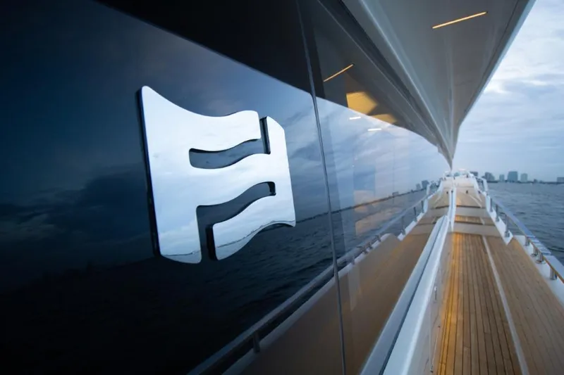 Shangri-la Yacht Photos Pics 