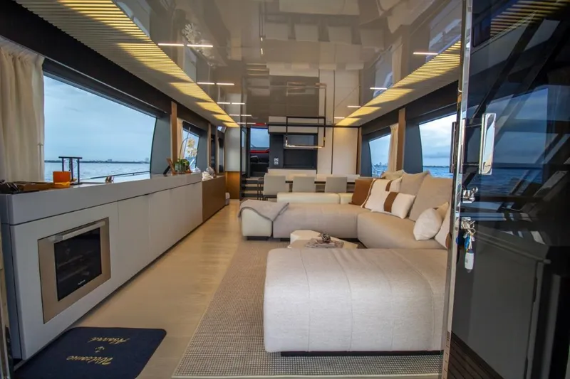 Shangri-la Yacht Photos Pics 