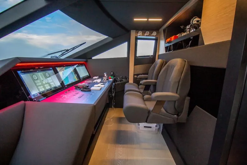 Shangri-la Yacht Photos Pics 