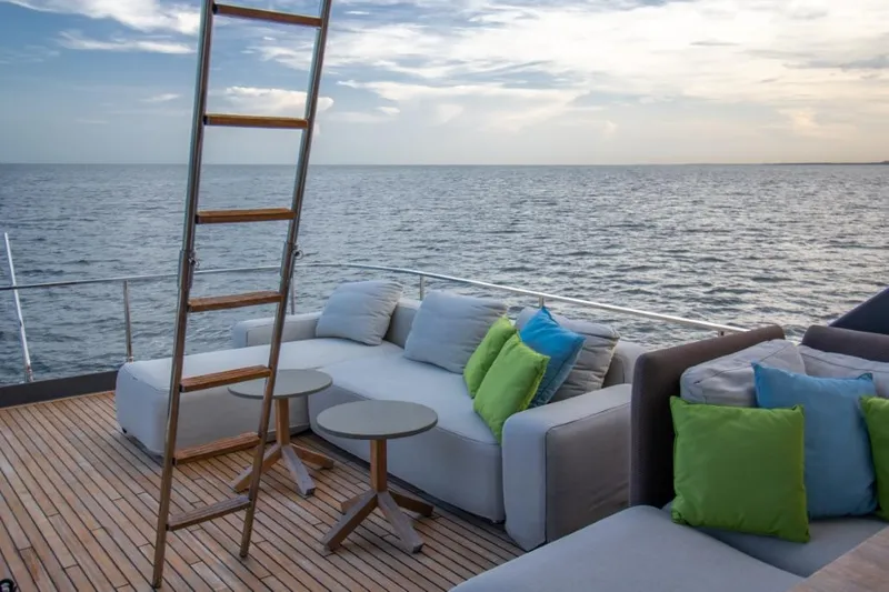 Shangri-la Yacht Photos Pics 