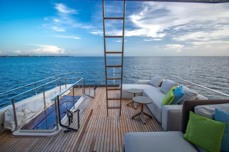 Shangri-la Yacht Photos Pics 