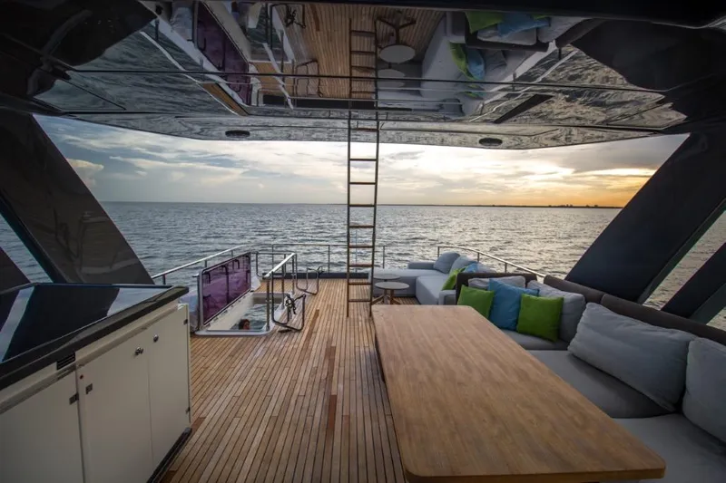 Shangri-la Yacht Photos Pics 