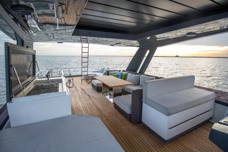 Shangri-la Yacht Photos Pics 