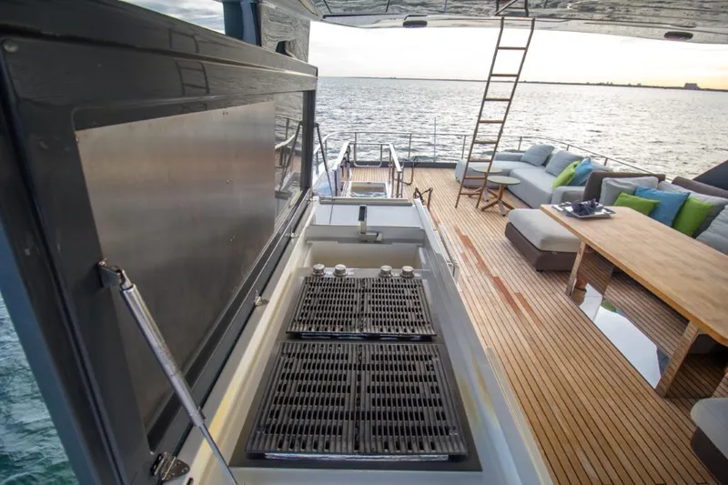 Shangri-la Yacht Photos Pics 