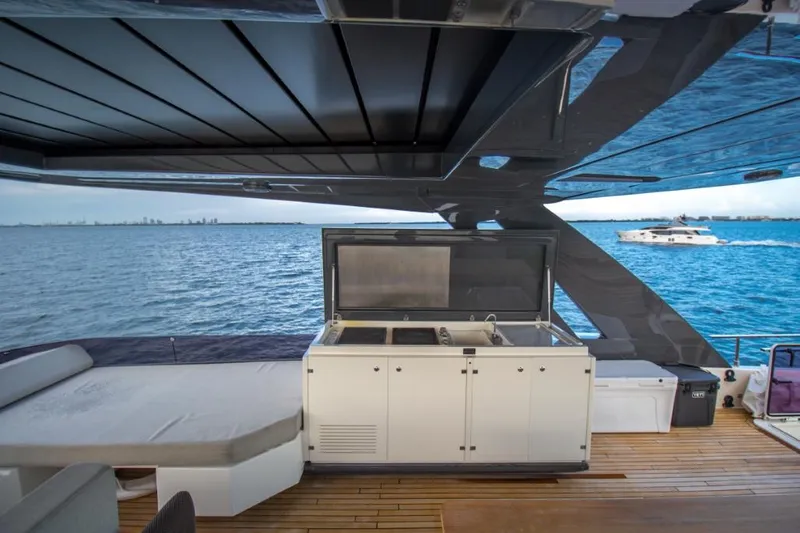 Shangri-la Yacht Photos Pics 