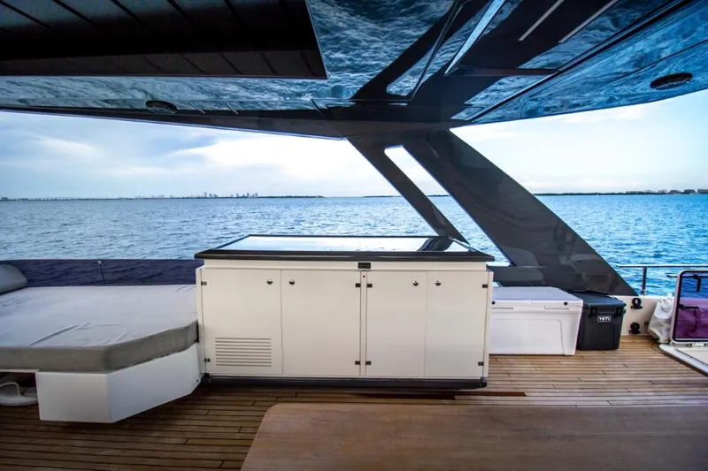 Shangri-la Yacht Photos Pics 