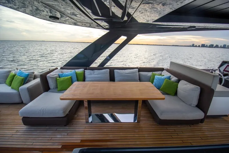 Shangri-la Yacht Photos Pics 