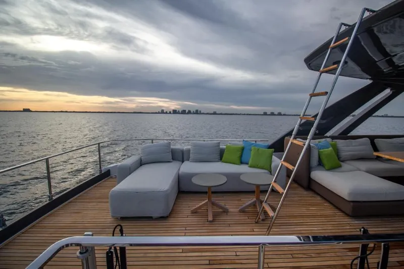 Shangri-la Yacht Photos Pics 