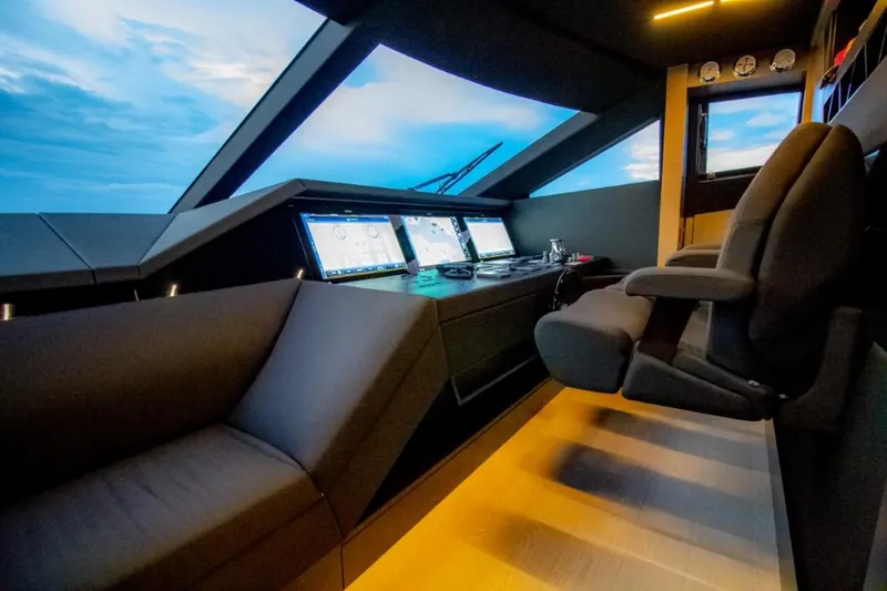 Shangri-la Yacht Photos Pics 