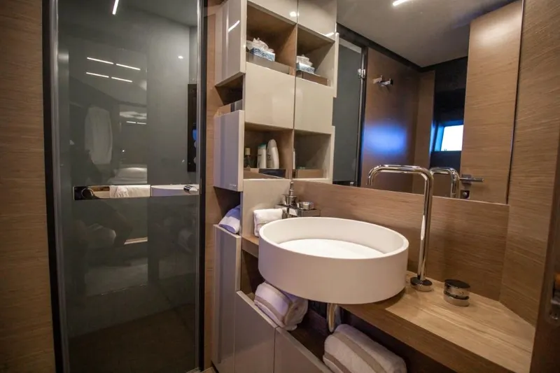 Shangri-la Yacht Photos Pics 