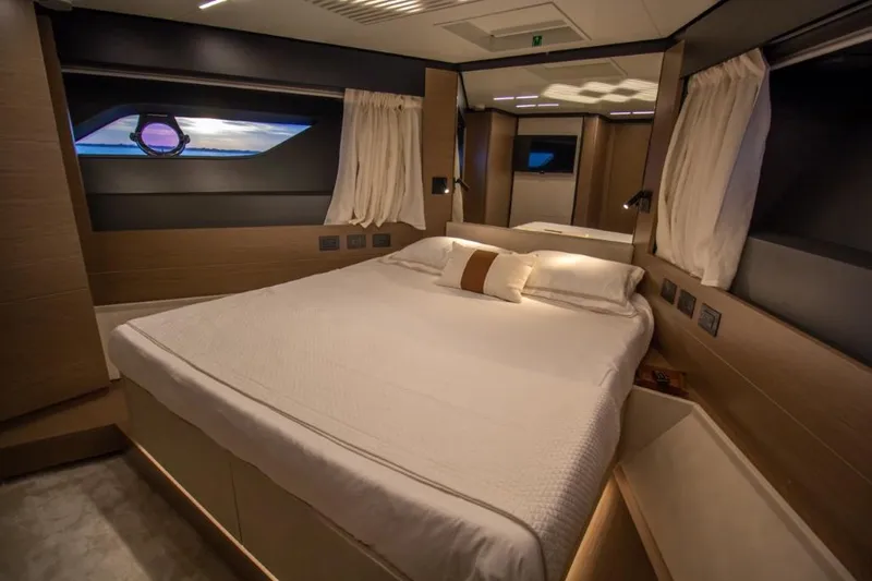 Shangri-la Yacht Photos Pics 