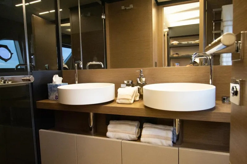 Shangri-la Yacht Photos Pics 