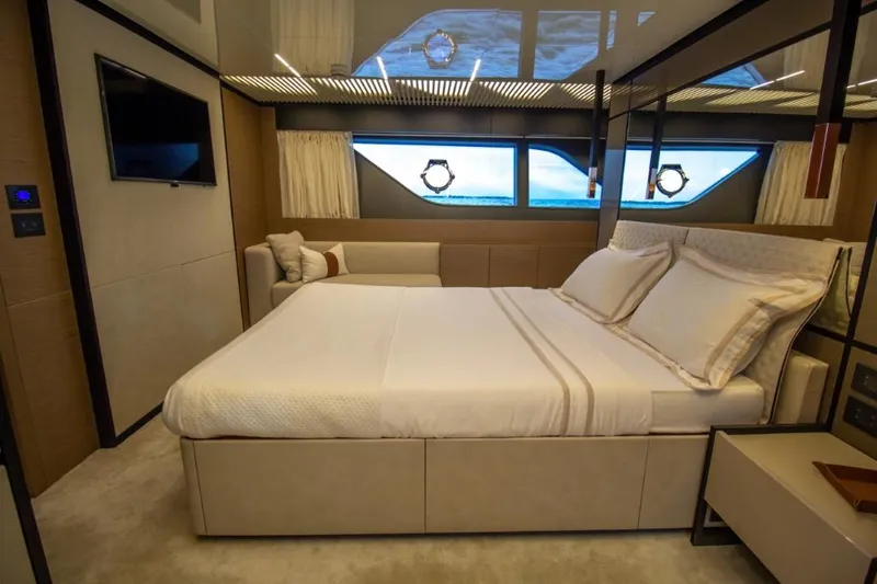 Shangri-la Yacht Photos Pics 