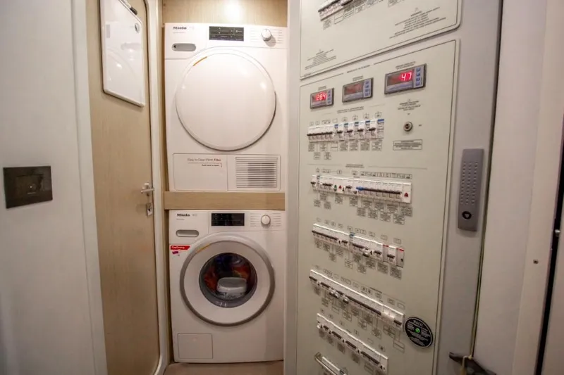 Shangri-la Yacht Photos Pics 