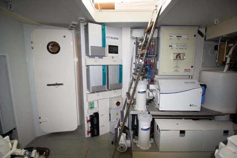 Shangri-la Yacht Photos Pics 