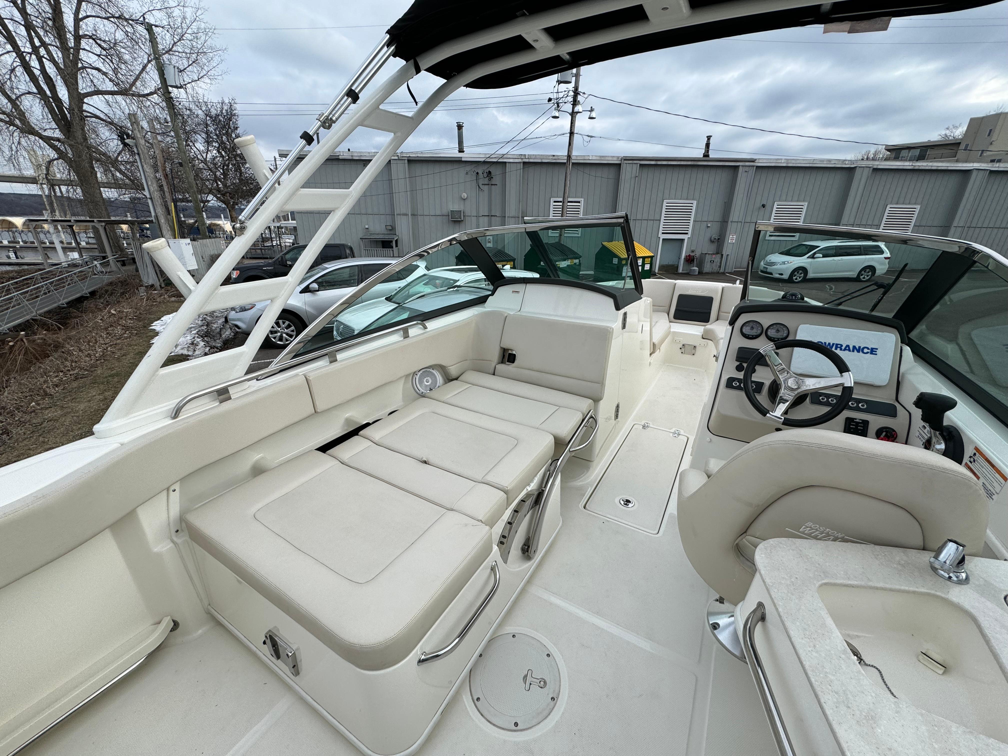 2016 Boston Whaler 230 Vantage Dual Console for sale - YachtWorld