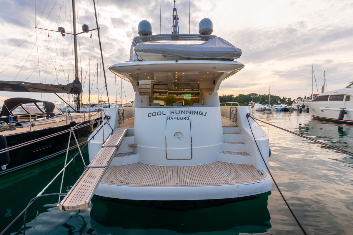 2003 Mochi Craft 77 