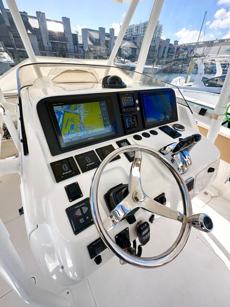 2005 Intrepid 370 Open