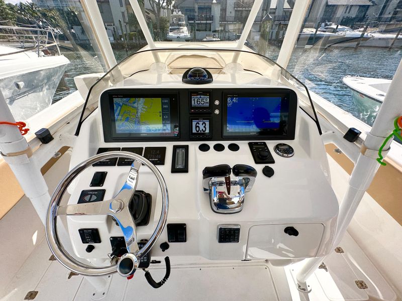 2005 Intrepid 370 Open