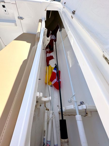 2005 Intrepid 370 Open