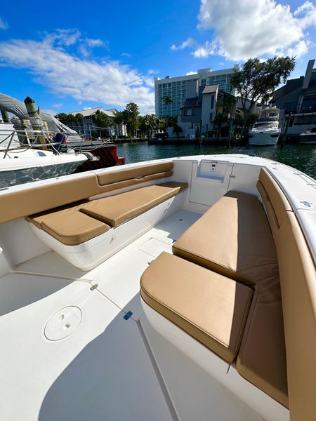 2005 Intrepid 370 Open