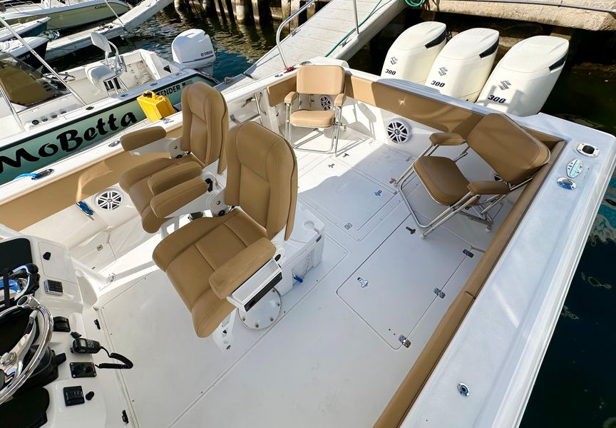 2005 Intrepid 370 Open