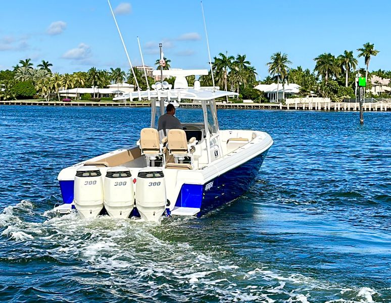 2005 Intrepid 370 Open