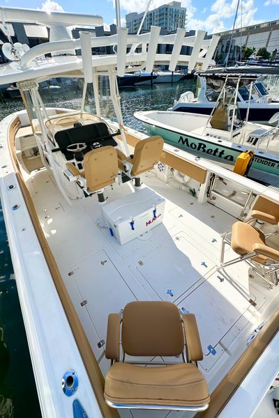2005 Intrepid 370 Open