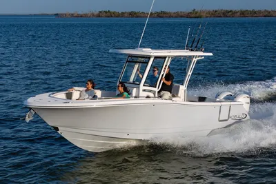 Robalo R270 Center Console