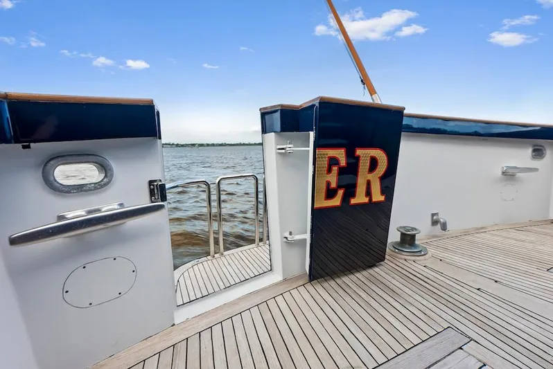 Chanticleer Yacht Photos Pics 