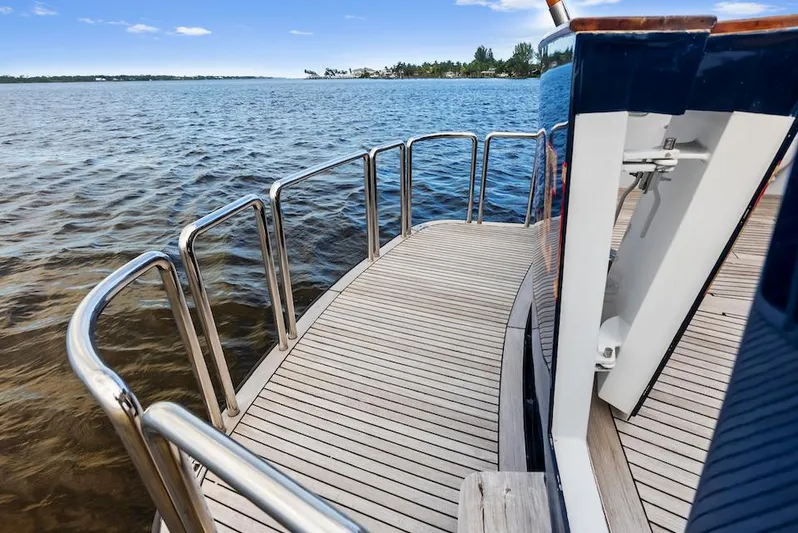 Chanticleer Yacht Photos Pics 