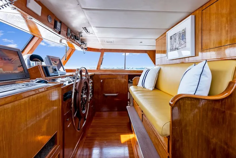 Chanticleer Yacht Photos Pics 