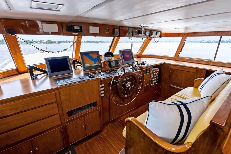 Chanticleer Yacht Photos Pics 
