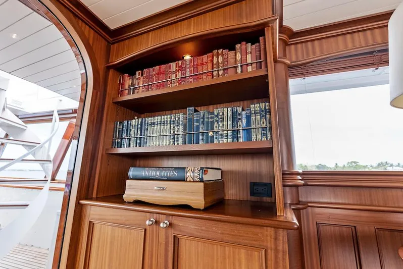 Chanticleer Yacht Photos Pics 