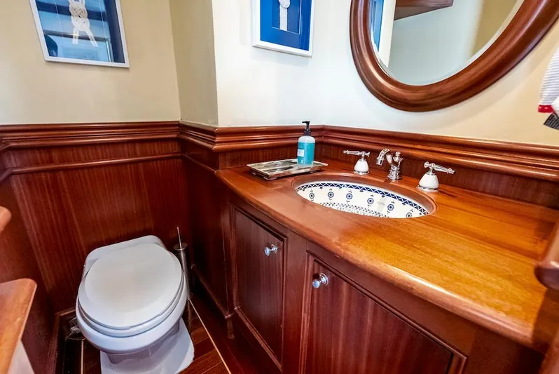 Chanticleer Yacht Photos Pics 