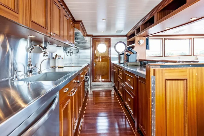 Chanticleer Yacht Photos Pics 