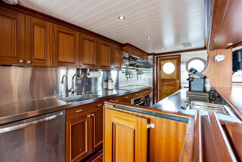 Chanticleer Yacht Photos Pics 