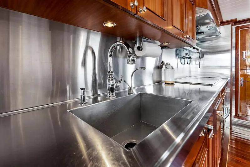 Chanticleer Yacht Photos Pics 